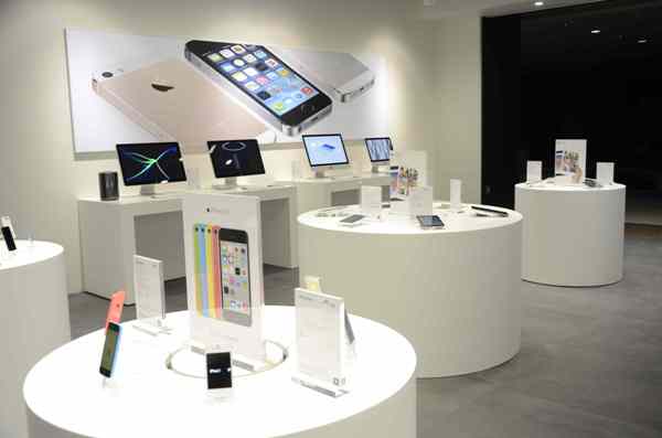 In pics: Apple Launches its Largest Outlet in R-City Mall - Indian Retailer